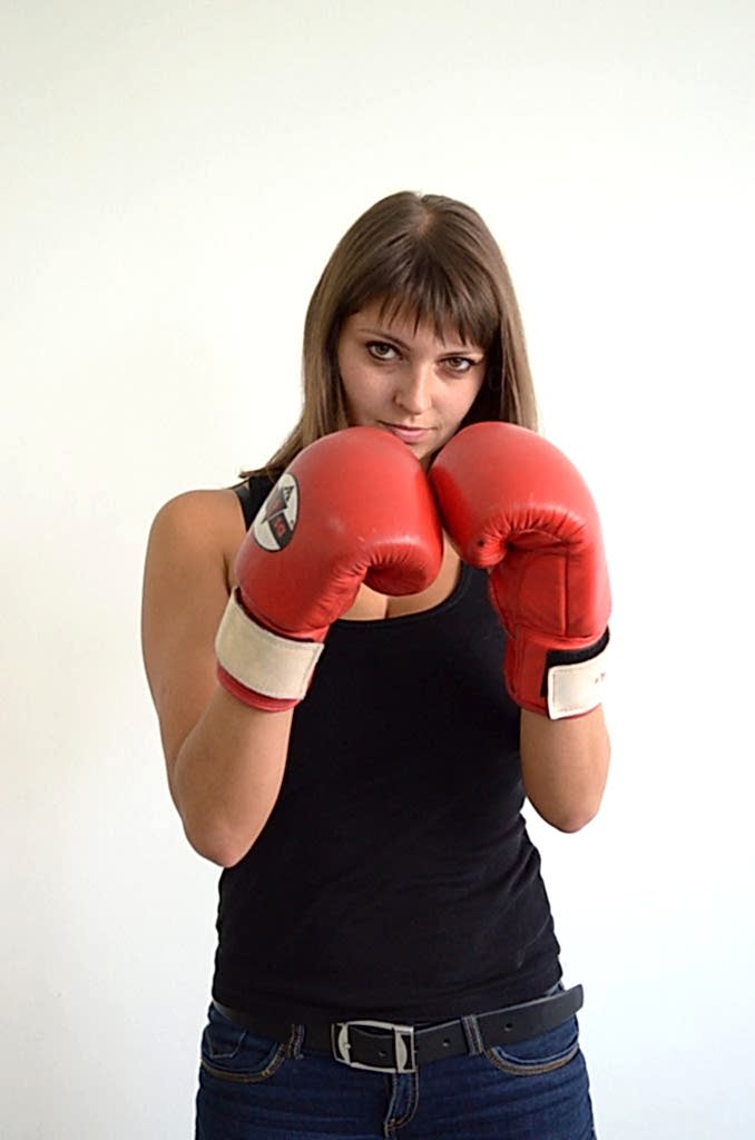 hand-girl-finger-clothing-arm-muscle-940576-pxhere.com
